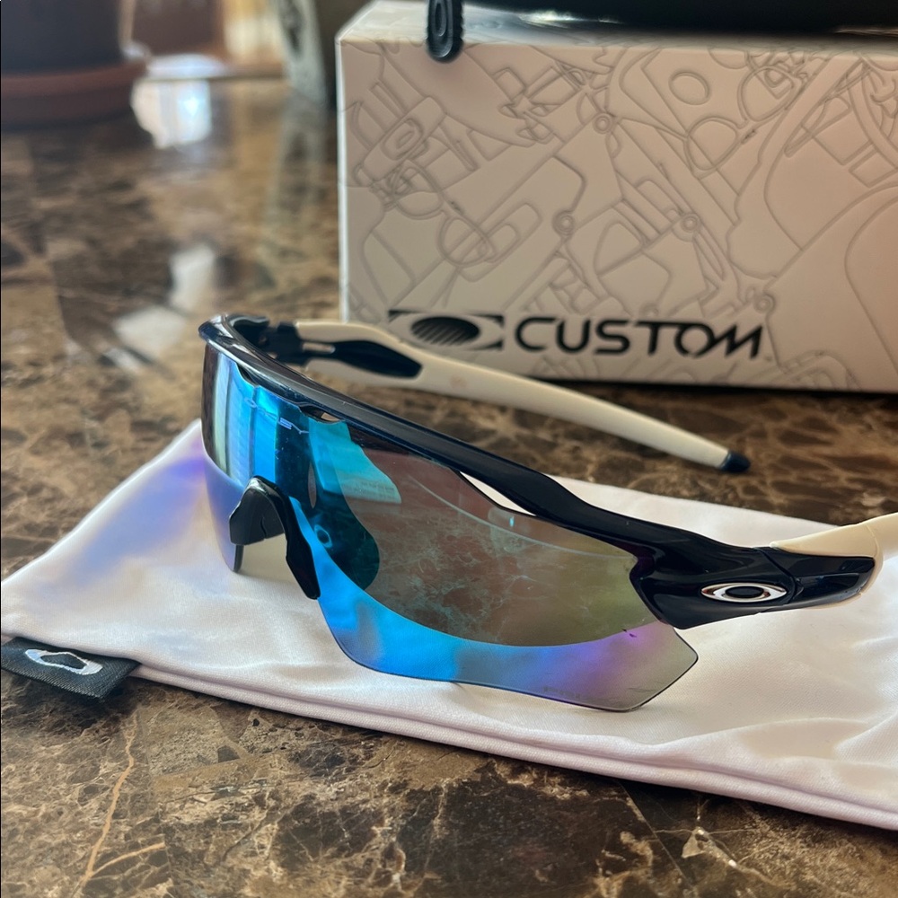 Custom Oakley Radar EV Prizm sunglasses in Navy/white
